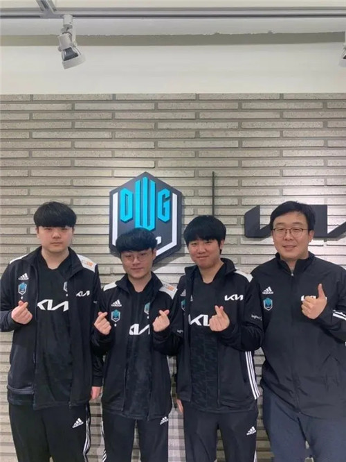 罗伯逊或阿